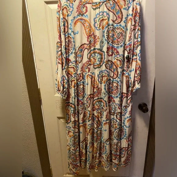 Paisley flowing 3/4 sleeves dress - Picture 2 of 8